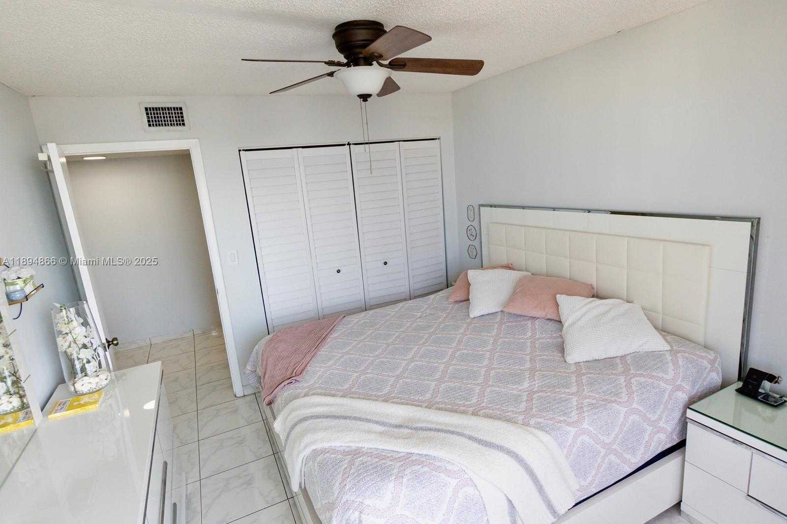 Small Image of 8101 BYRON AVE #508, Miami Beach Number 30