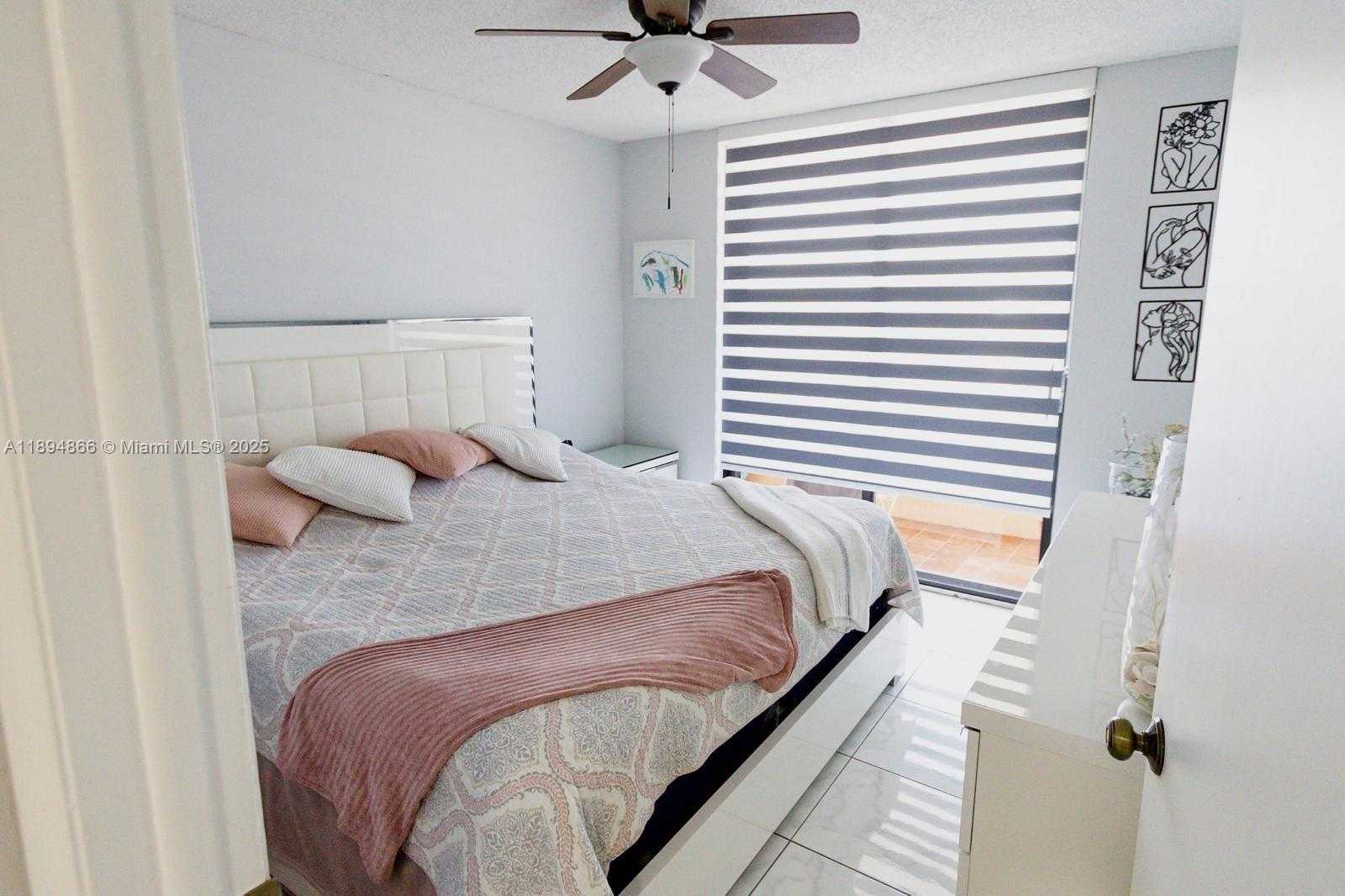 Small Image of 8101 BYRON AVE #508, Miami Beach Number 31