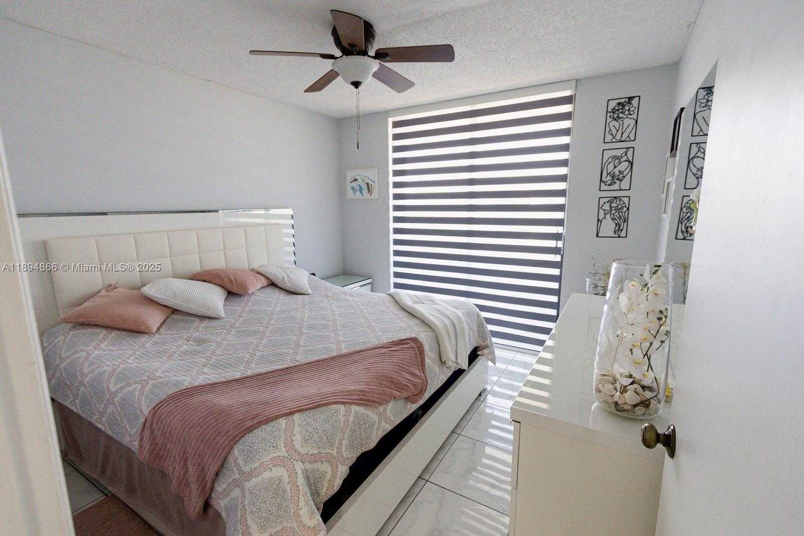 Small Image of 8101 BYRON AVE #508, Miami Beach Number 32