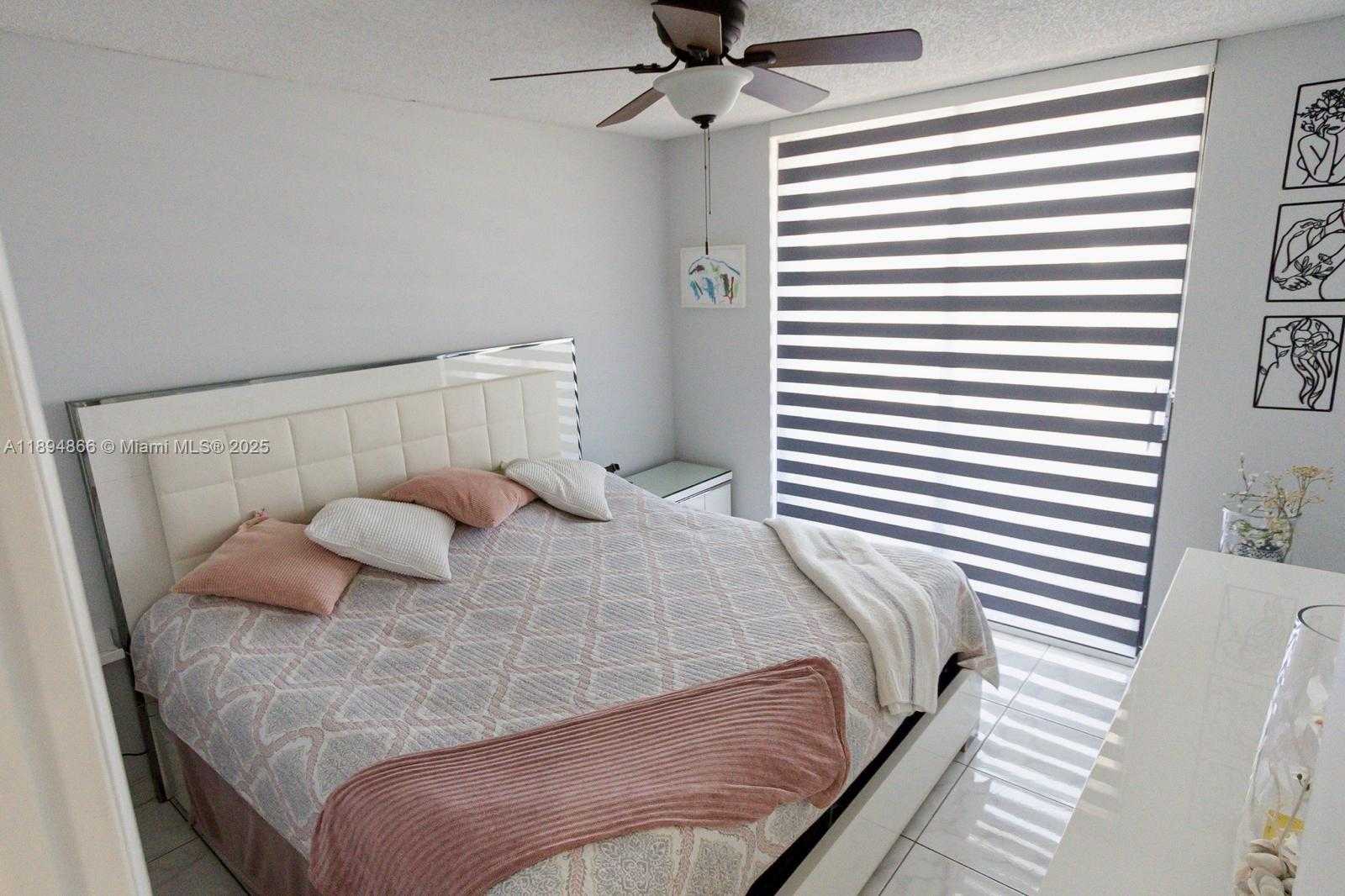 Small Image of 8101 BYRON AVE #508, Miami Beach Number 33