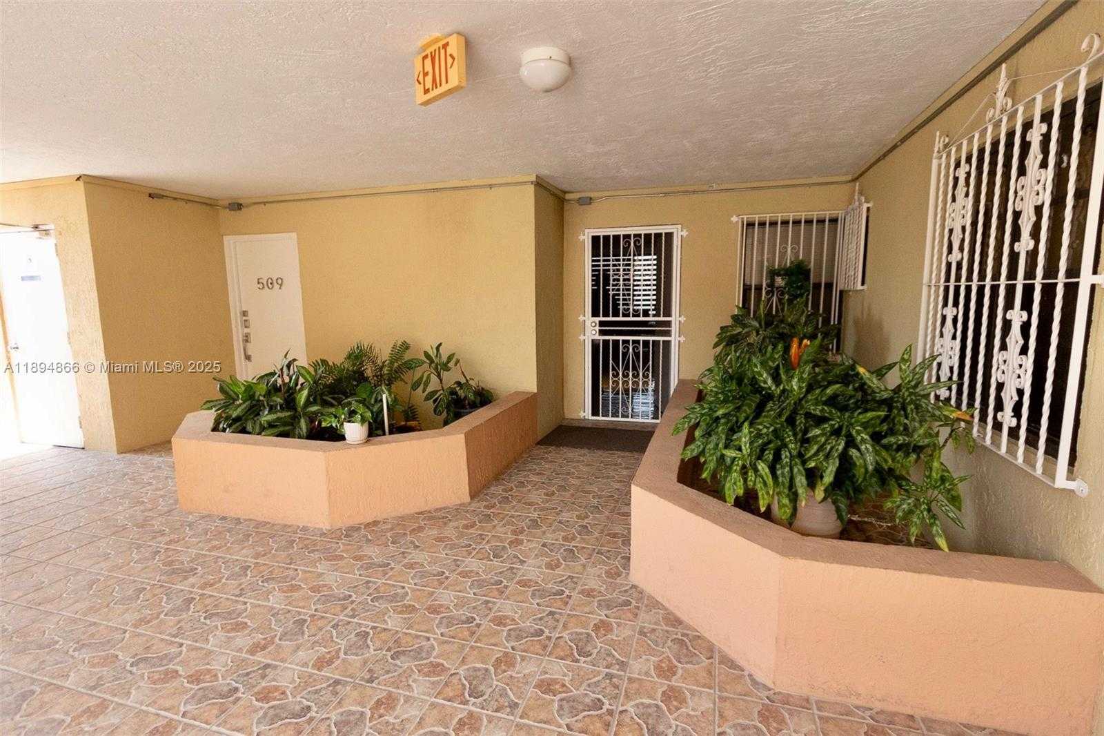 Small Image of 8101 BYRON AVE #508, Miami Beach Number 4