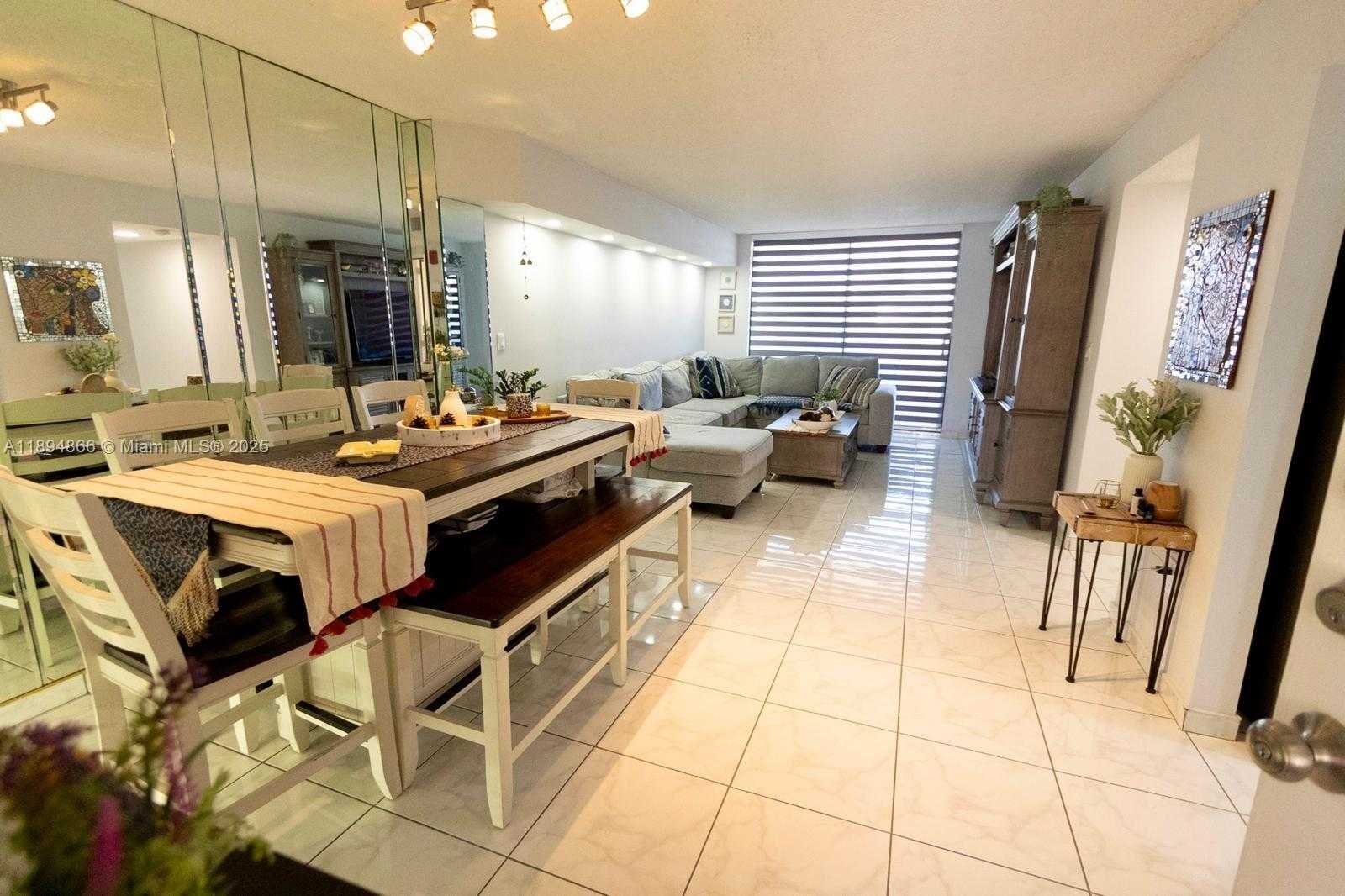 Small Image of 8101 BYRON AVE #508, Miami Beach Number 5