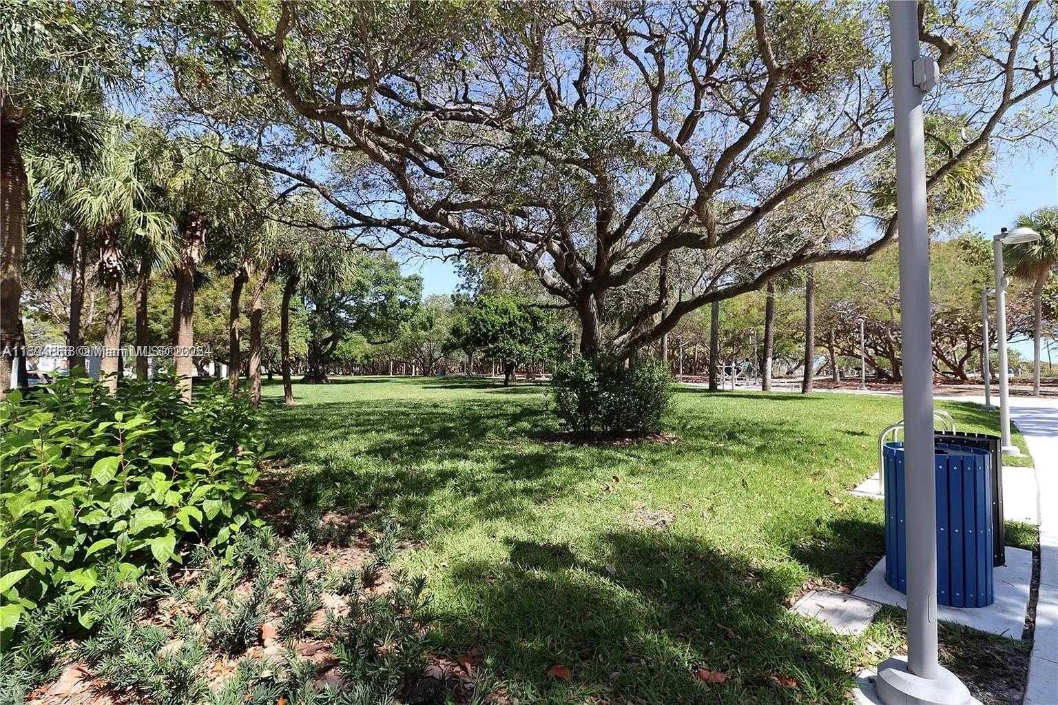 Small Image of 8101 BYRON AVE #508, Miami Beach Number 50