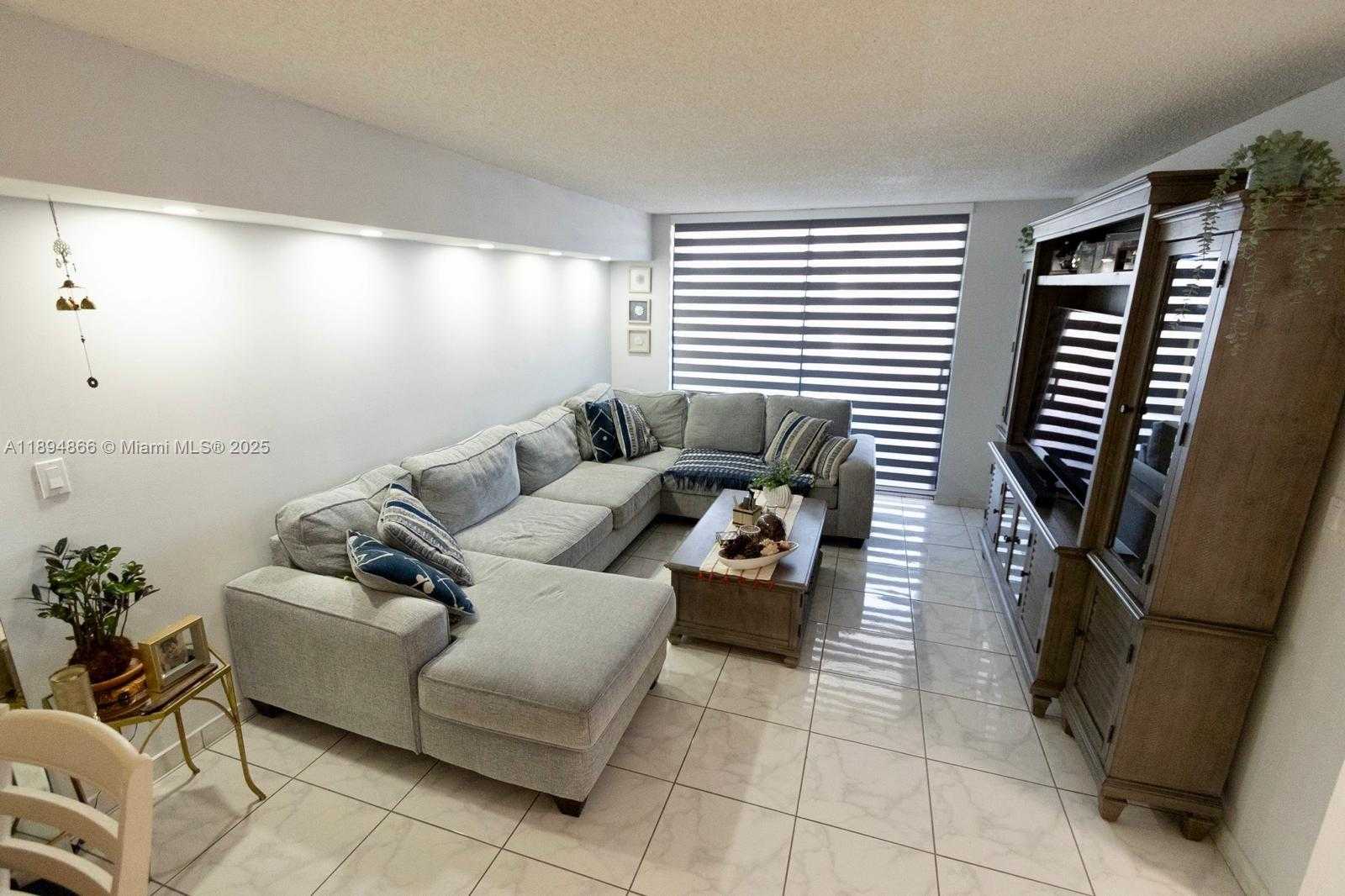 Small Image of 8101 BYRON AVE #508, Miami Beach Number 6