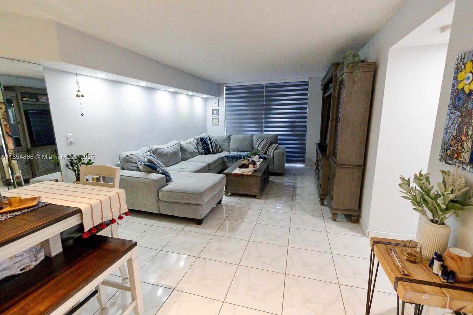 Small Image of 8101 BYRON AVE #508, Miami Beach Number 7