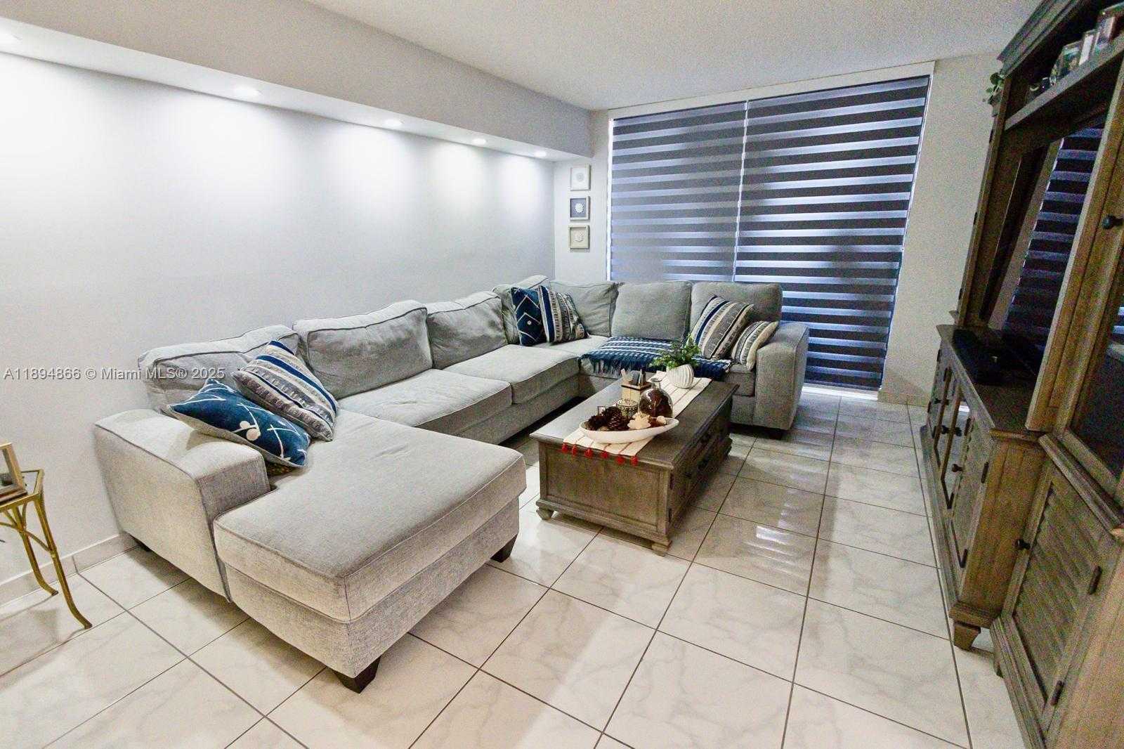 Small Image of 8101 BYRON AVE #508, Miami Beach Number 8
