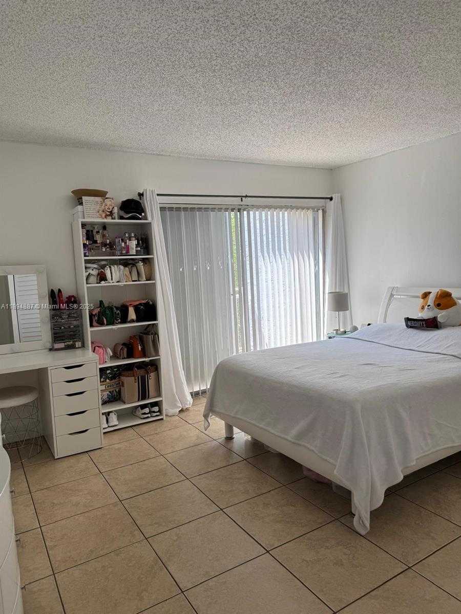 Small Image of 9351 FONTAINEBLEAU BLVD #B220, Miami Number 14