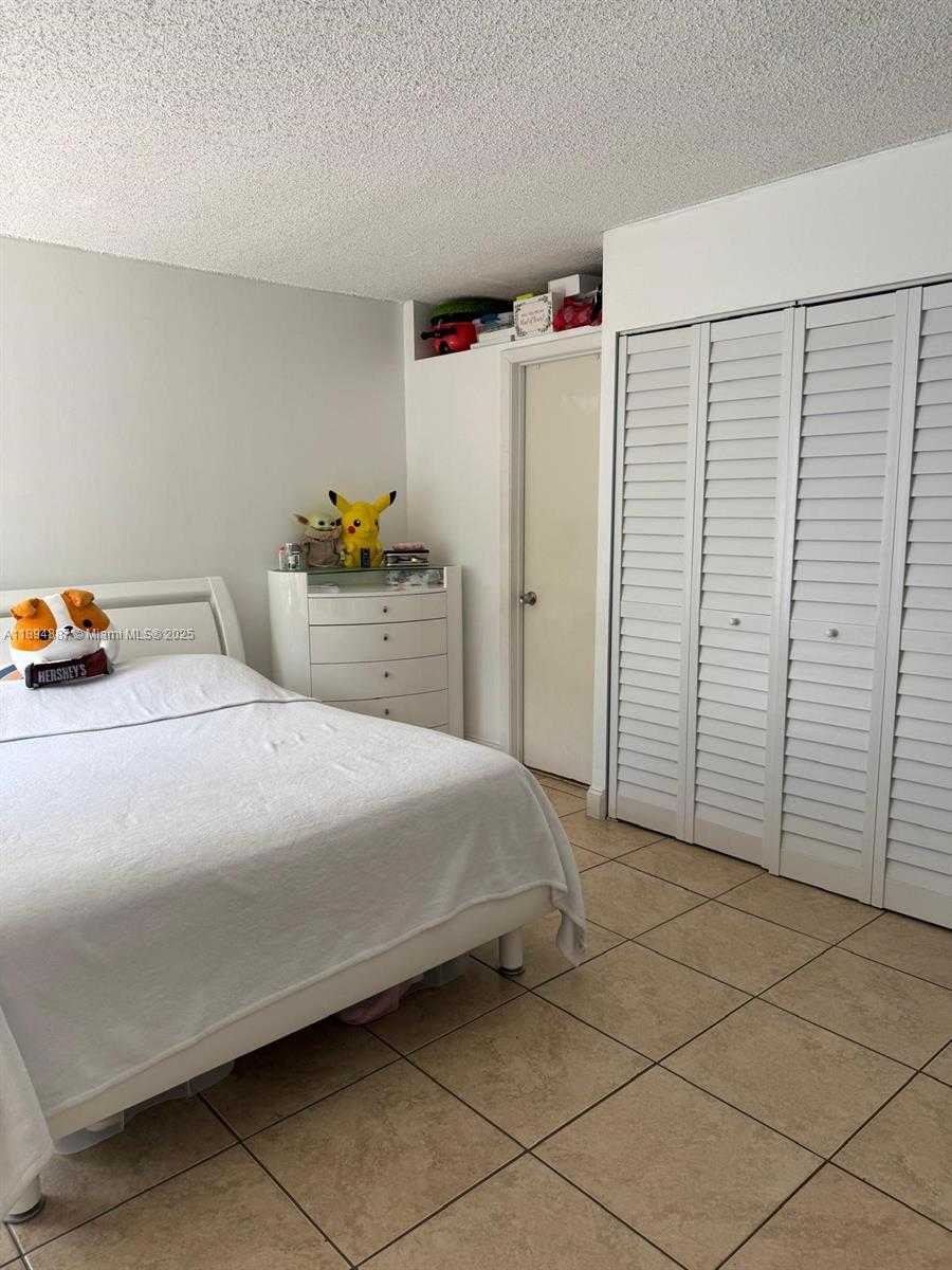 Small Image of 9351 FONTAINEBLEAU BLVD #B220, Miami Number 15