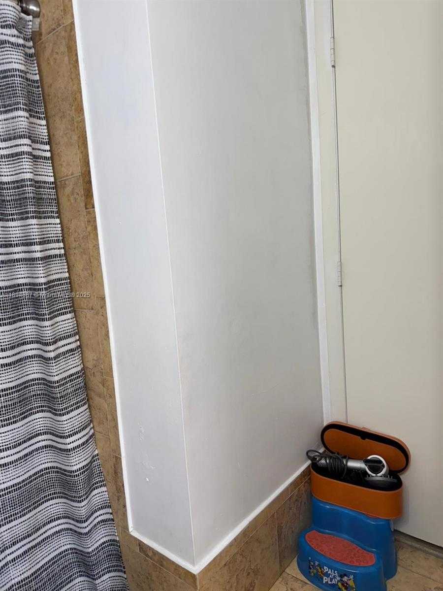 Small Image of 9351 FONTAINEBLEAU BLVD #B220, Miami Number 16