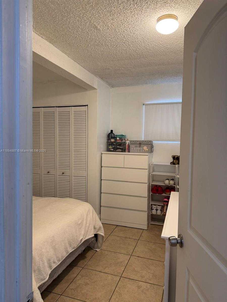 Small Image of 9351 FONTAINEBLEAU BLVD #B220, Miami Number 19