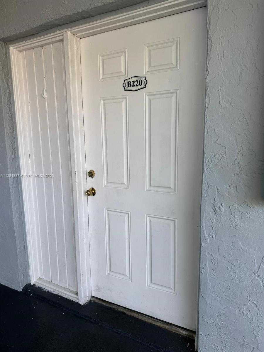 Small Image of 9351 FONTAINEBLEAU BLVD #B220, Miami Number 2