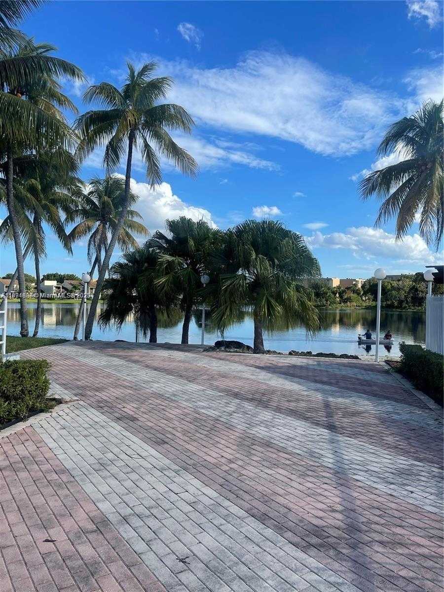 Small Image of 9351 FONTAINEBLEAU BLVD #B220, Miami Number 21