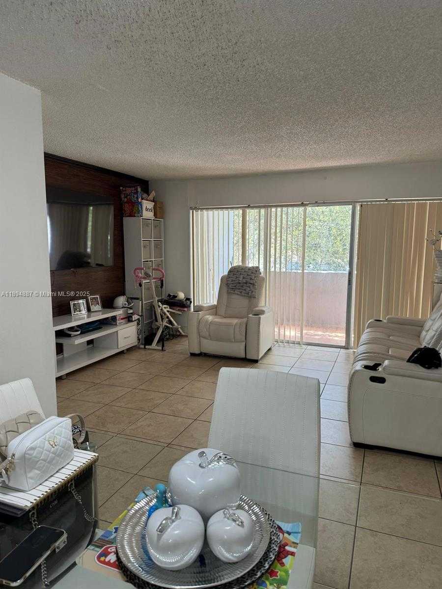 Small Image of 9351 FONTAINEBLEAU BLVD #B220, Miami Number 4
