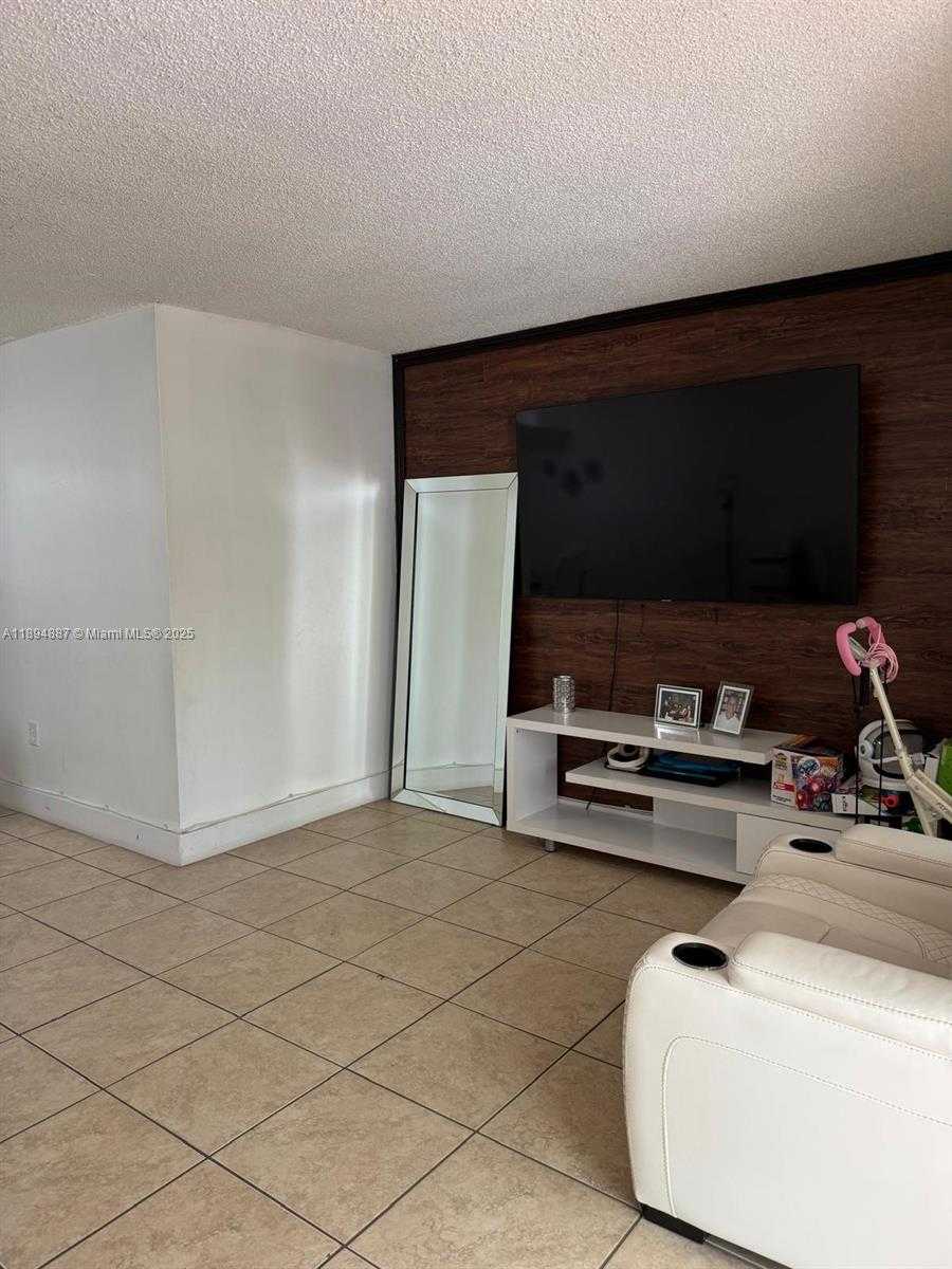 Small Image of 9351 FONTAINEBLEAU BLVD #B220, Miami Number 5