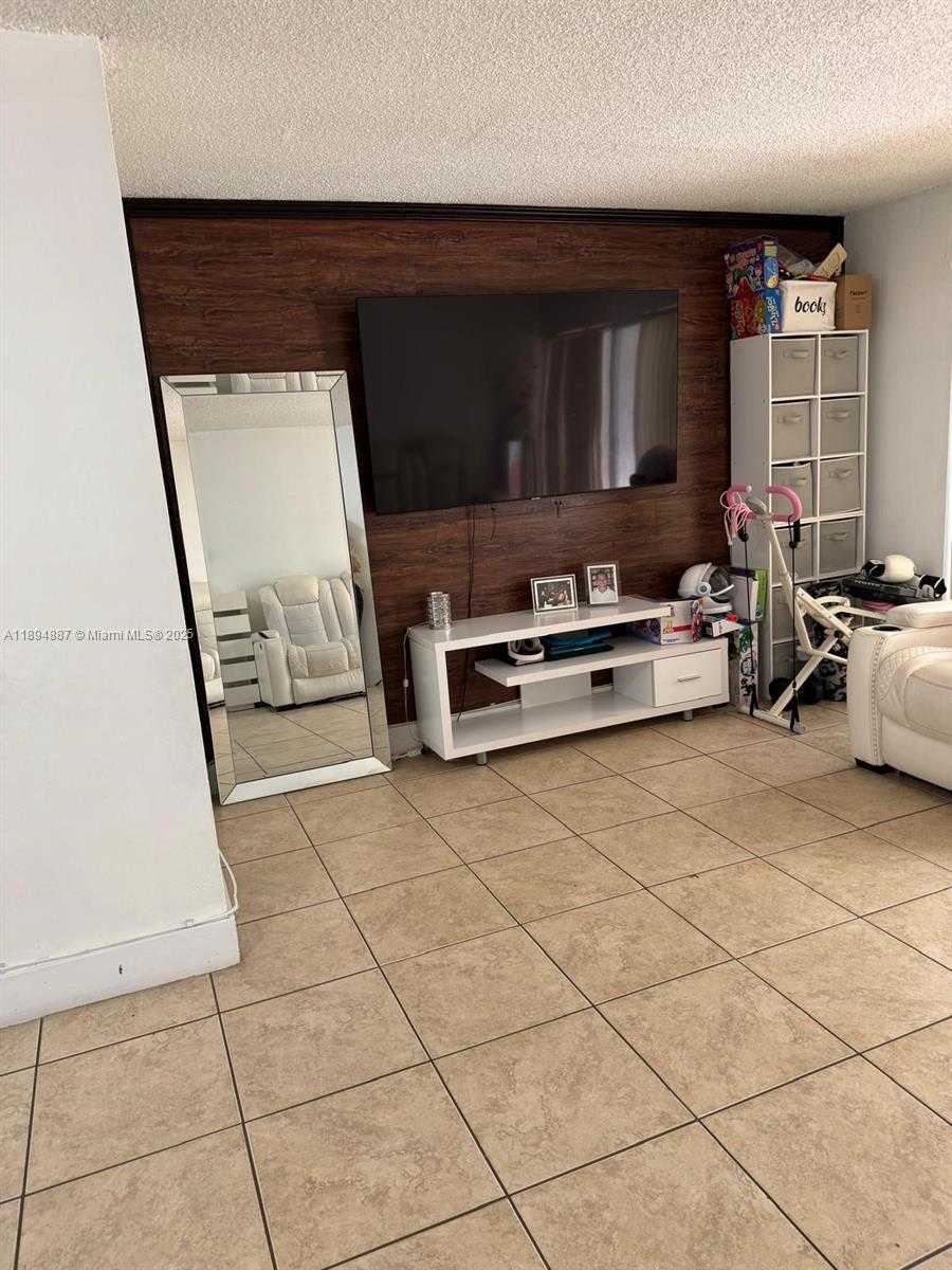 Small Image of 9351 FONTAINEBLEAU BLVD #B220, Miami Number 7