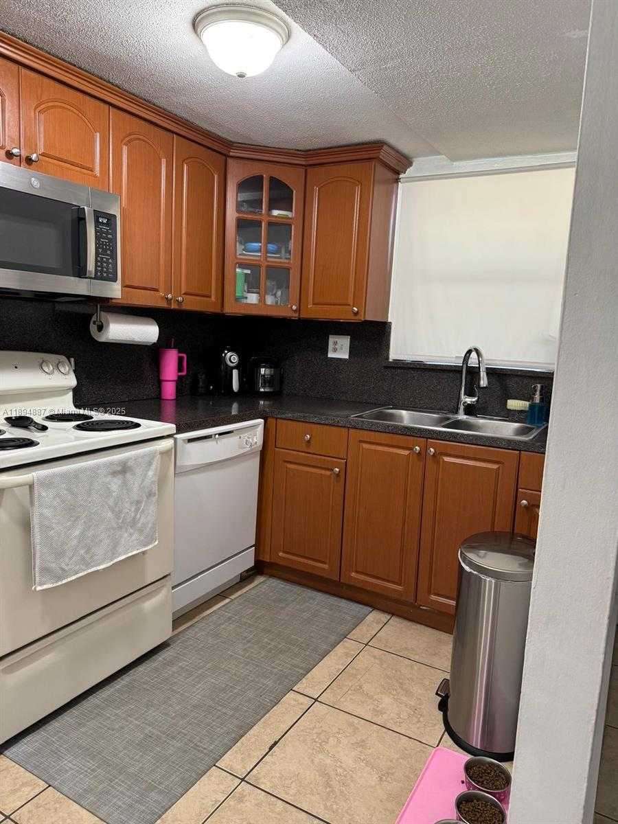 Small Image of 9351 FONTAINEBLEAU BLVD #B220, Miami Number 8