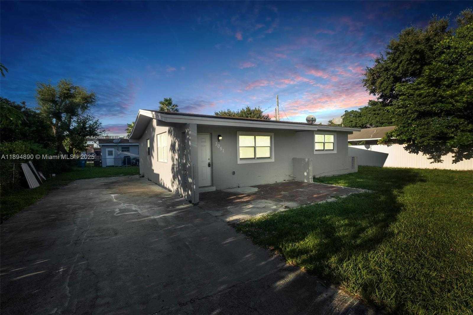 Small Image of 3051 NORTH WEST 77TH ST, Miami Number 2