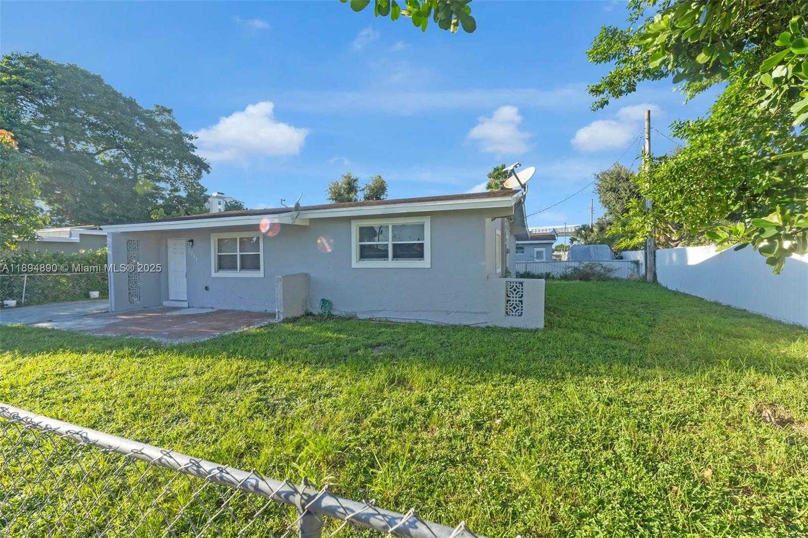 Small Image of 3051 NORTH WEST 77TH ST, Miami Number 27