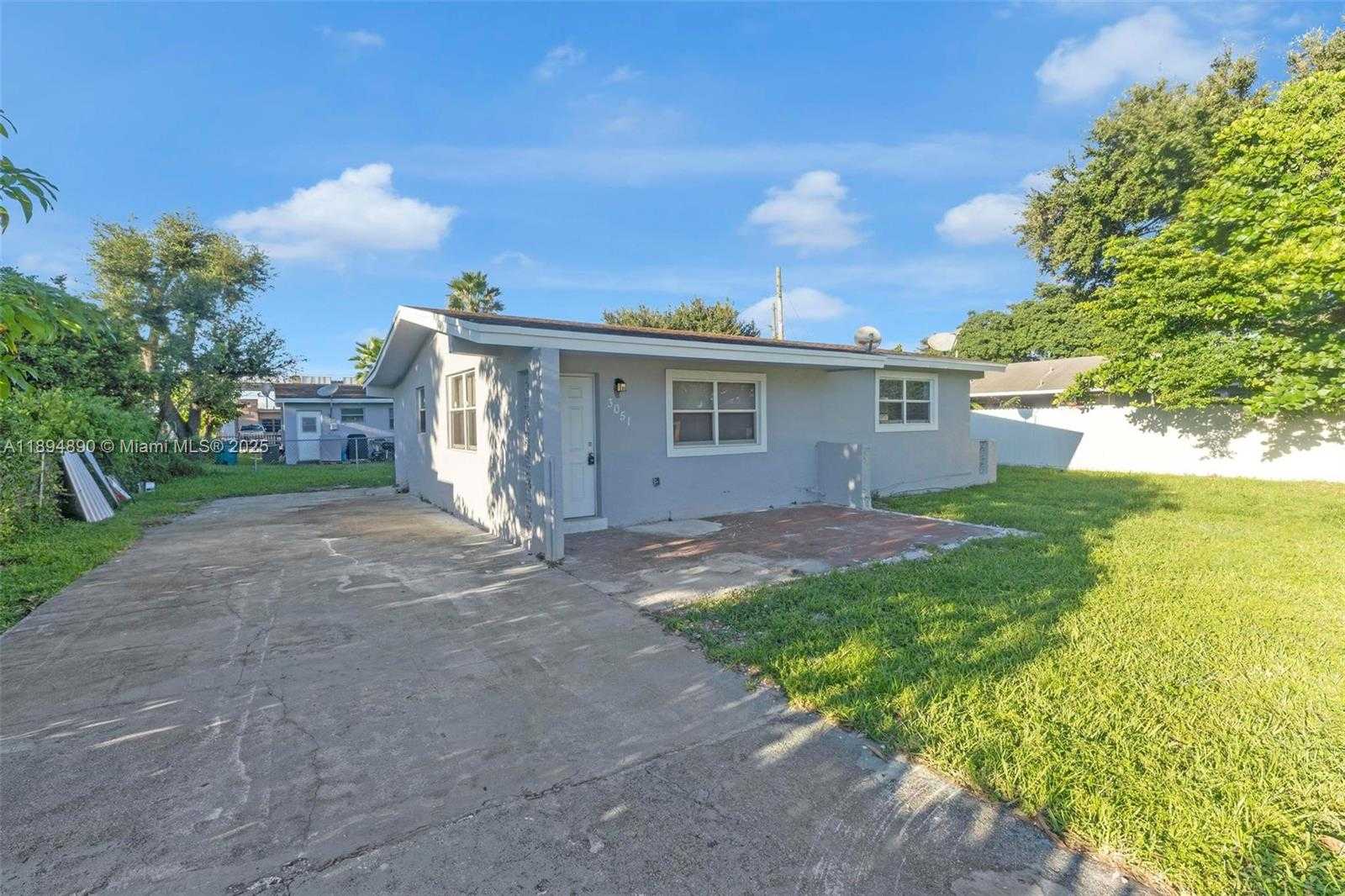 Small Image of 3051 NORTH WEST 77TH ST, Miami Number 3