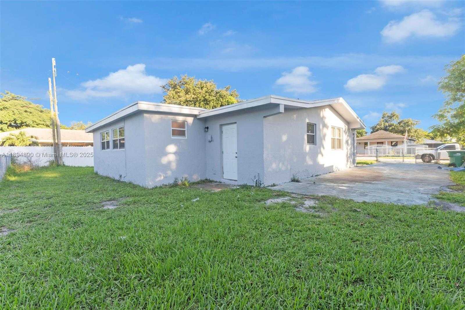 Small Image of 3051 NORTH WEST 77TH ST, Miami Number 31