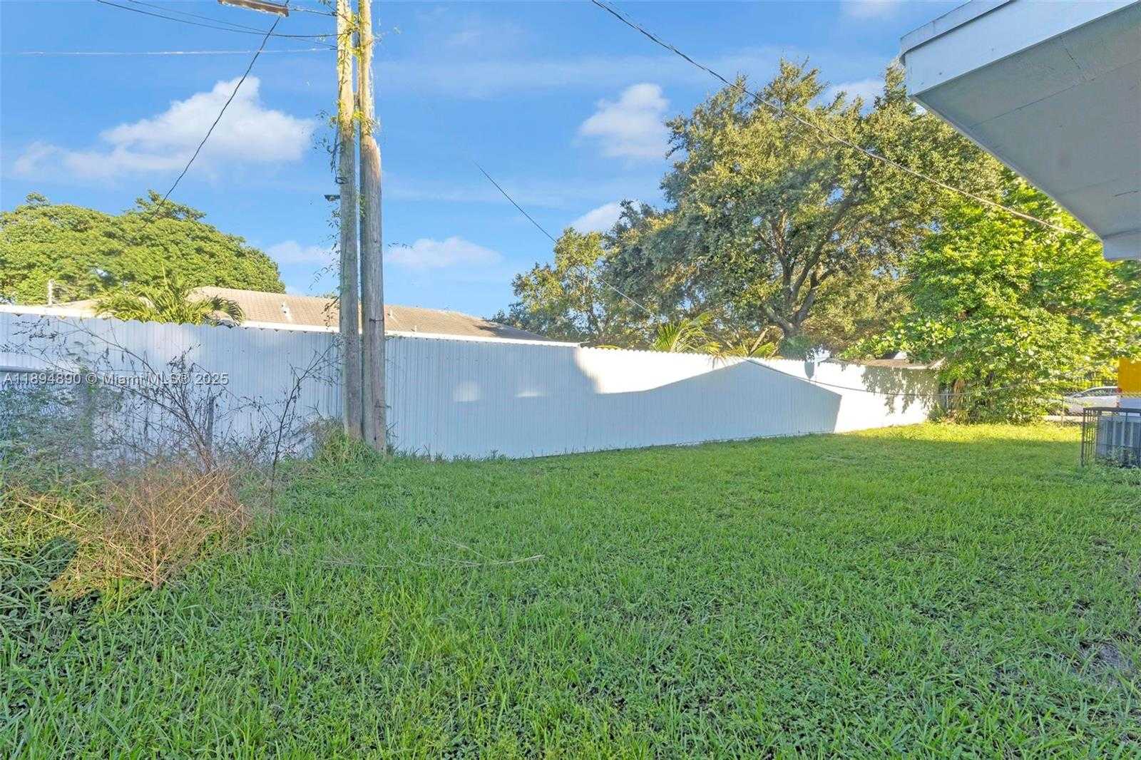 Small Image of 3051 NORTH WEST 77TH ST, Miami Number 32