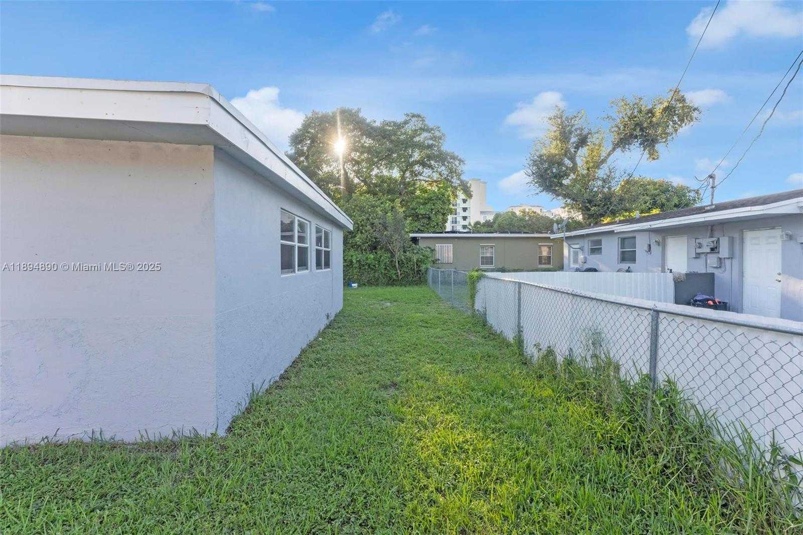 Small Image of 3051 NORTH WEST 77TH ST, Miami Number 33