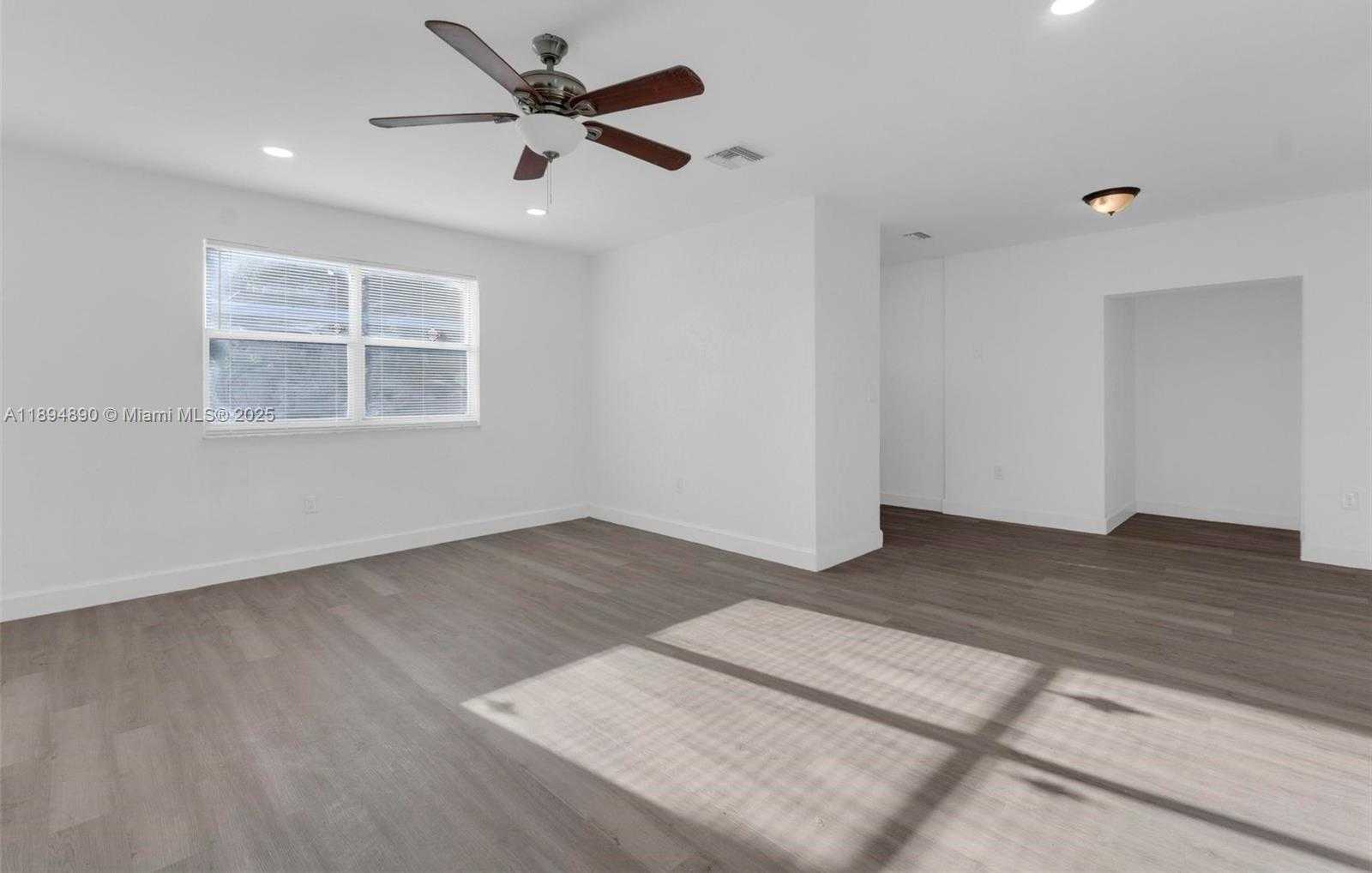 Small Image of 3051 NORTH WEST 77TH ST, Miami Number 4