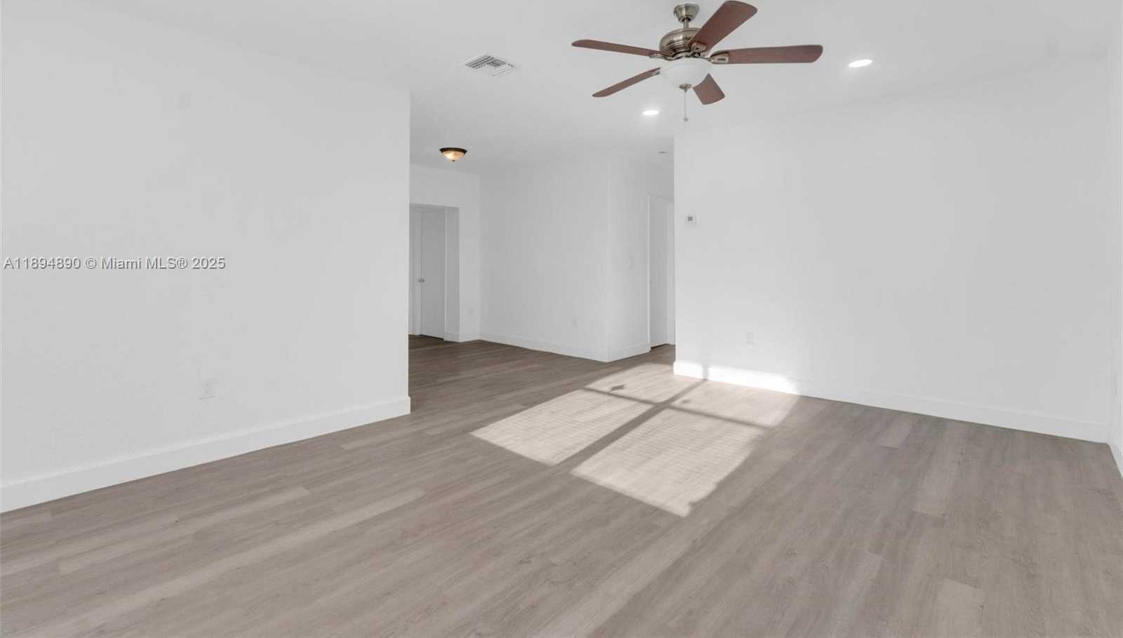 Small Image of 3051 NORTH WEST 77TH ST, Miami Number 5