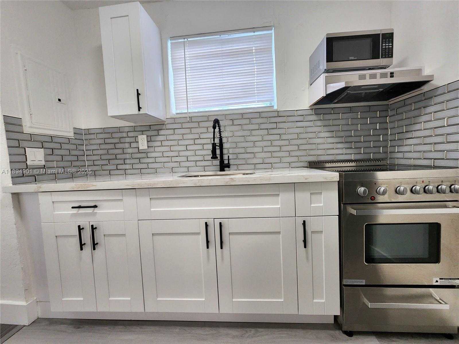 Small Image of 5934 BUCHANAN ST #2-4, Hollywood Number 12