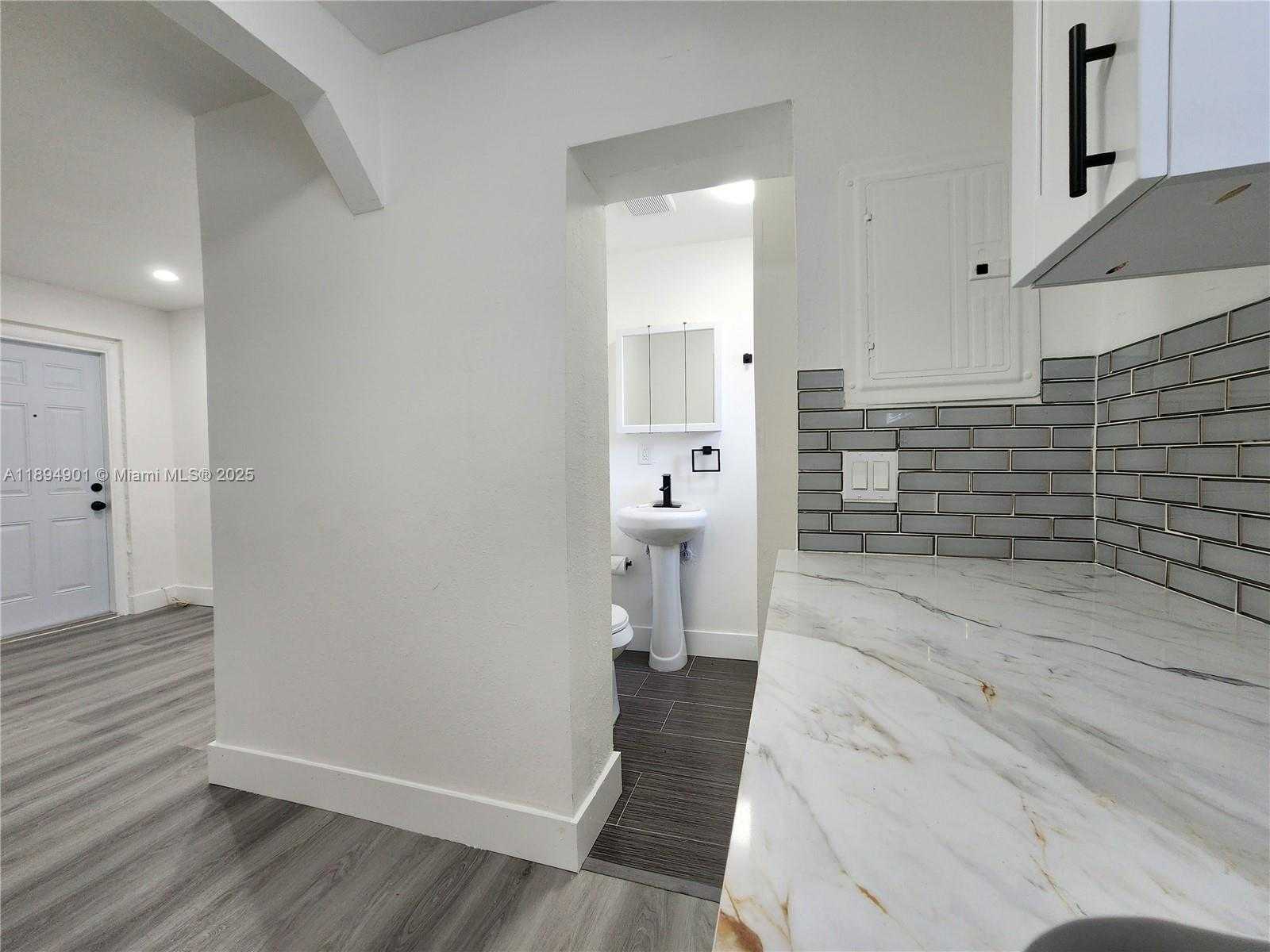 Small Image of 5934 BUCHANAN ST #2-4, Hollywood Number 14