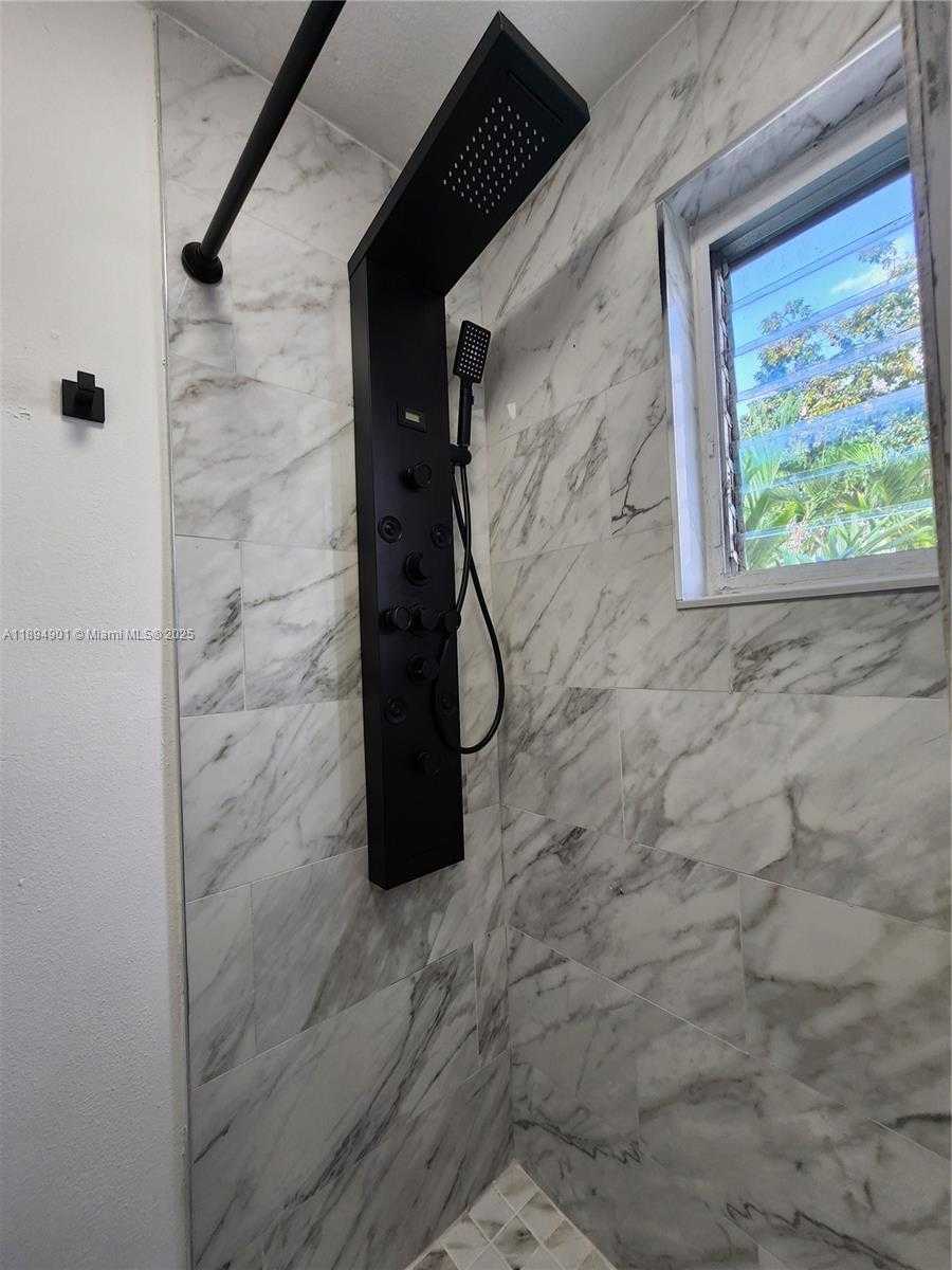 Small Image of 5934 BUCHANAN ST #2-4, Hollywood Number 16