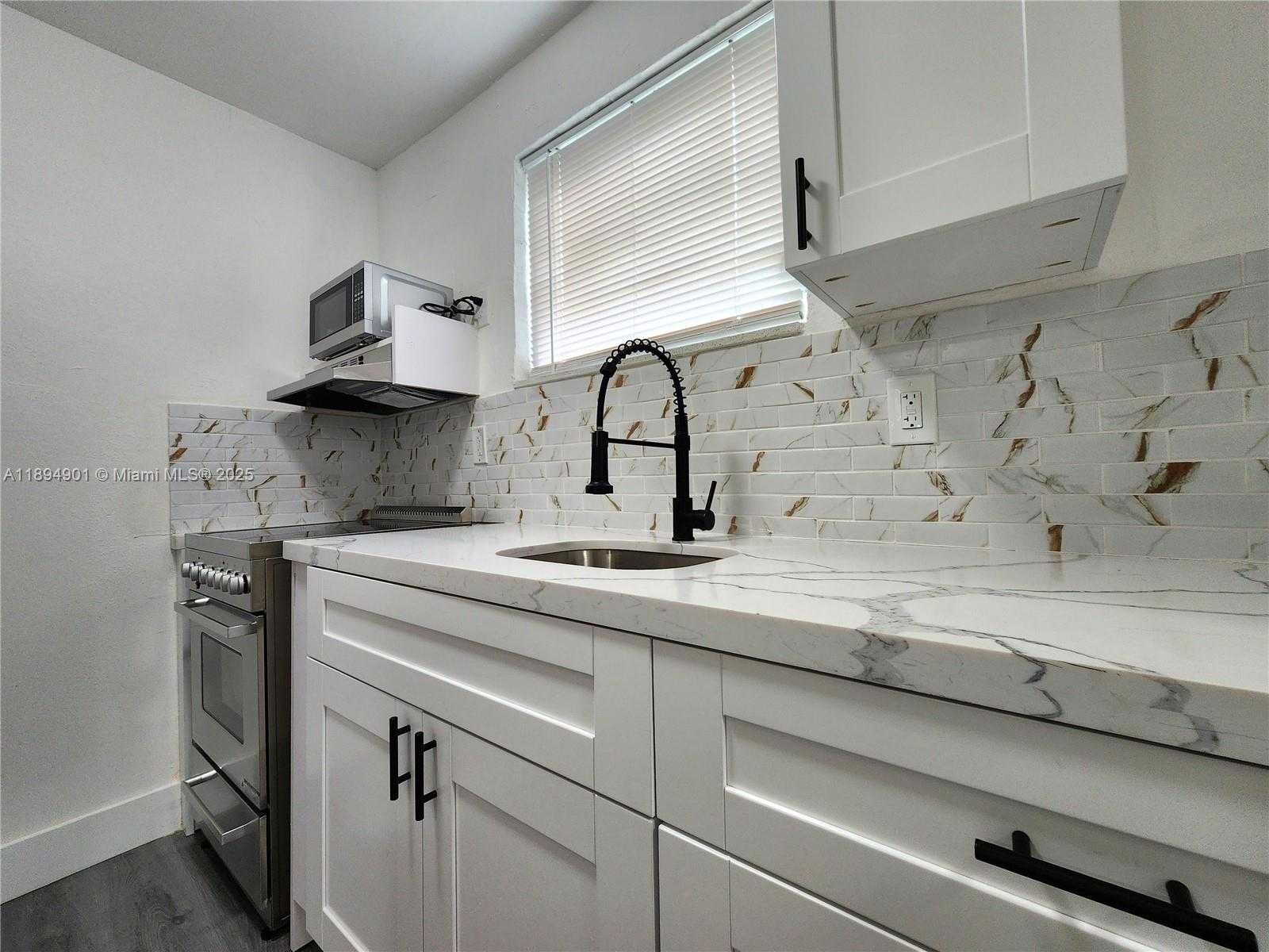 Small Image of 5934 BUCHANAN ST #2-4, Hollywood Number 20