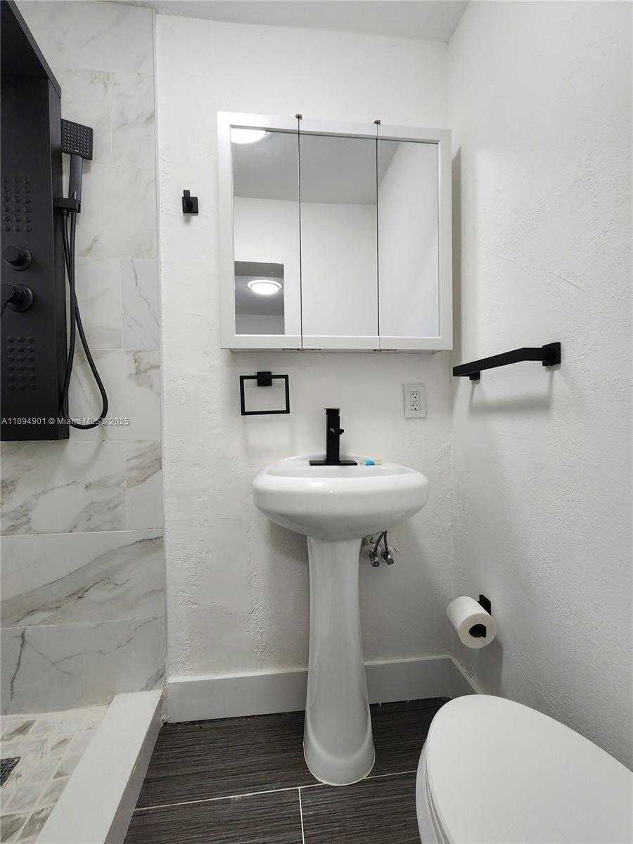 Small Image of 5934 BUCHANAN ST #2-4, Hollywood Number 23