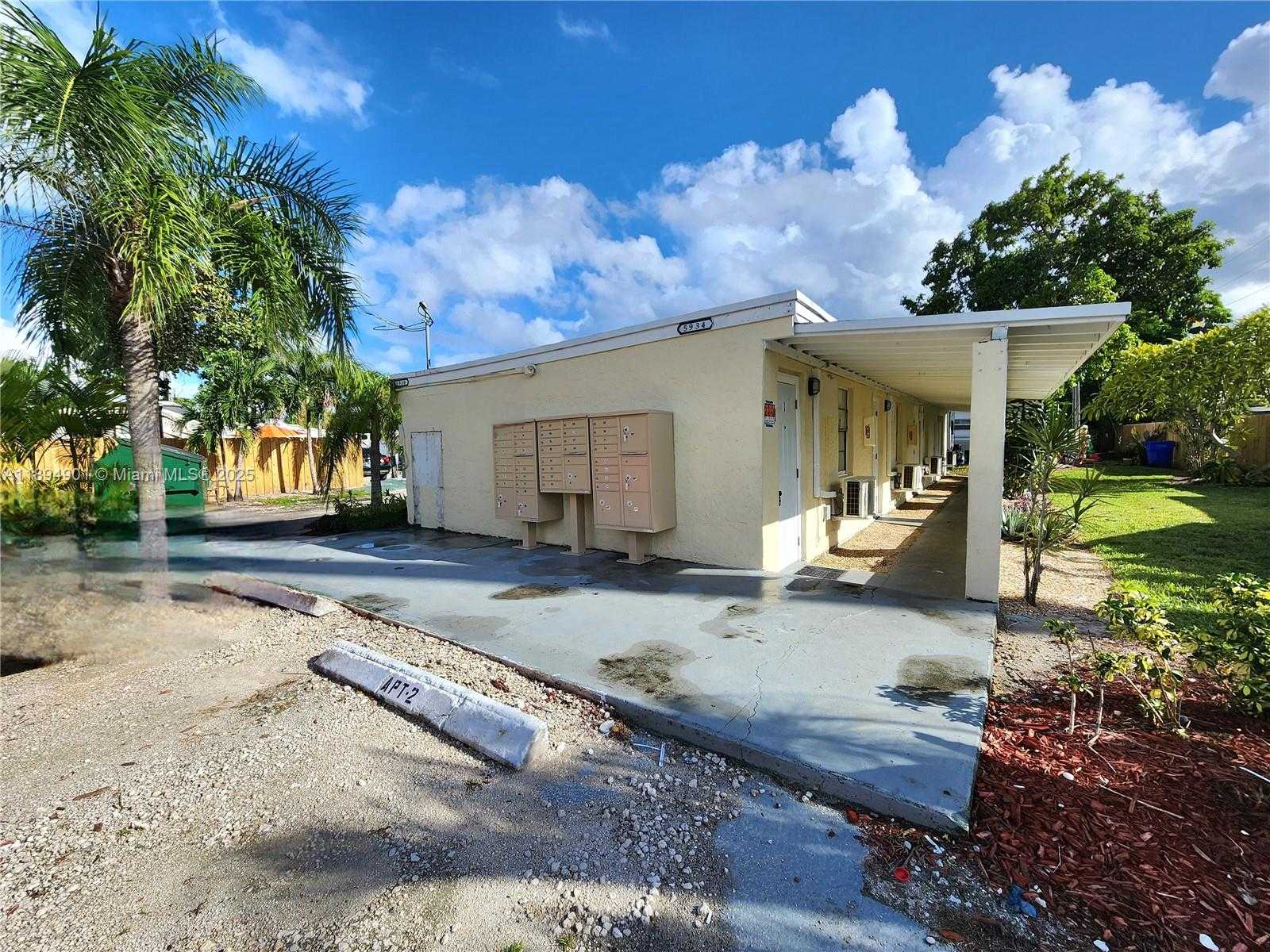 Small Image of 5934 BUCHANAN ST #2-4, Hollywood Number 6