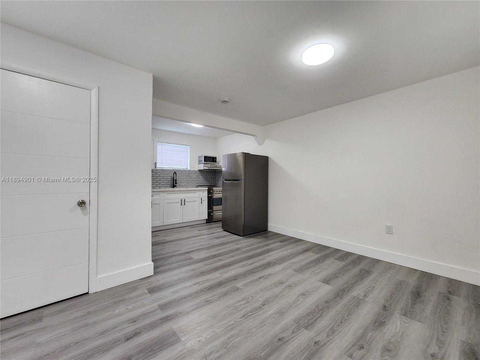 Small Image of 5934 BUCHANAN ST #2-4, Hollywood Number 9