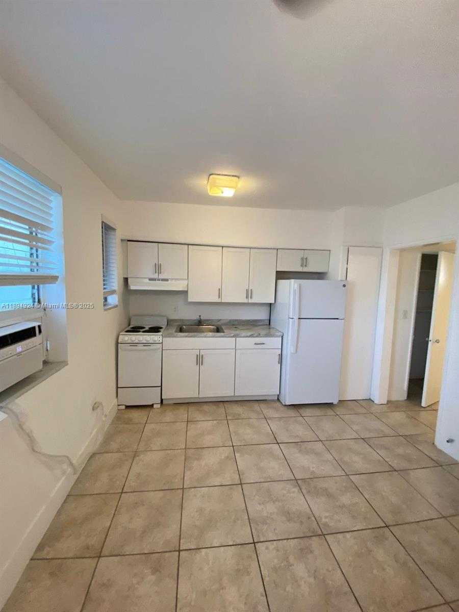 Small Image of 527 SOUTH WEST 10TH ST #4, Miami Number 2