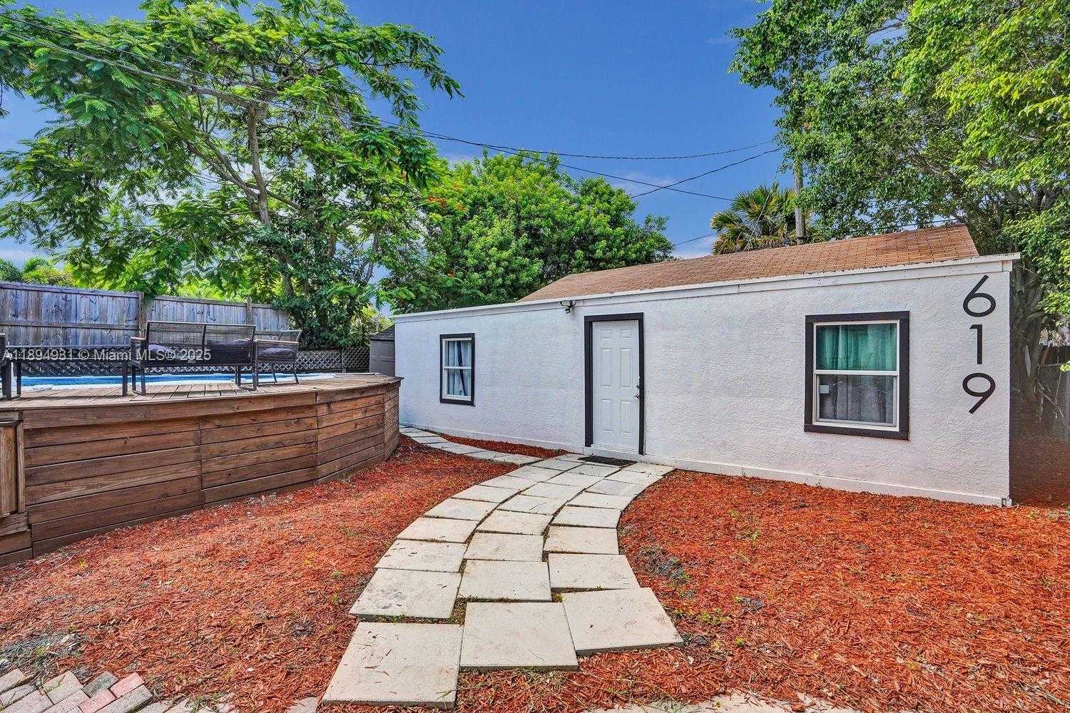 Small Image of 619 36TH ST, West Palm Beach Number 2