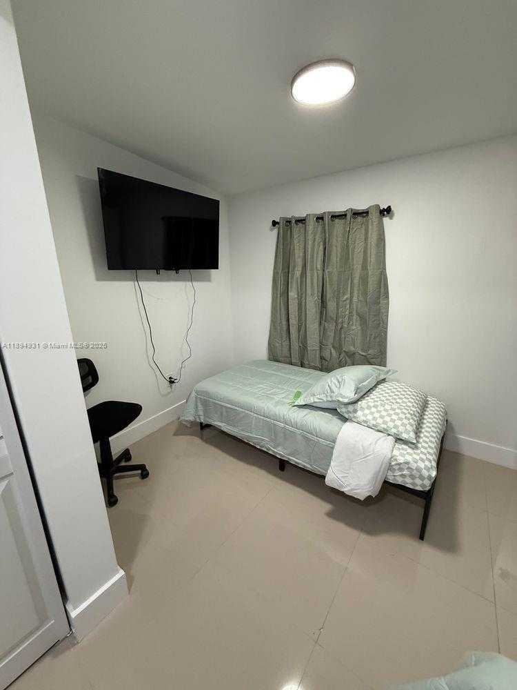 Small Image of 619 36TH ST, West Palm Beach Number 9