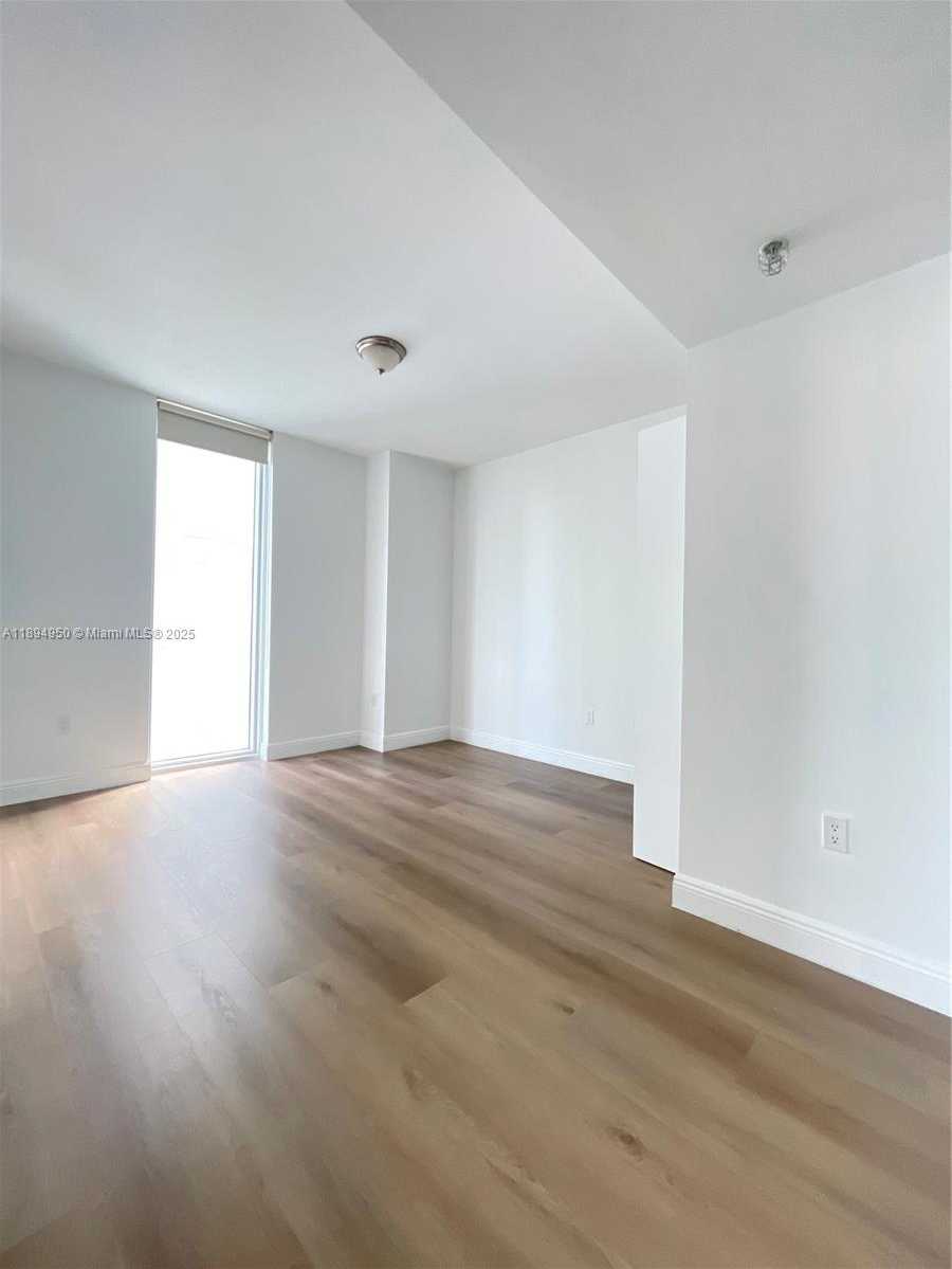 Small Image of 185 NW 7th St, Miami, FL 33136, USA Number 11