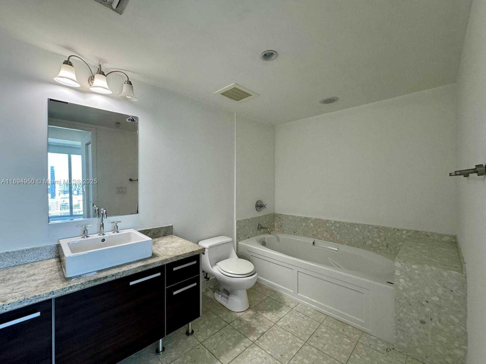 Small Image of 185 NW 7th St, Miami, FL 33136, USA Number 14