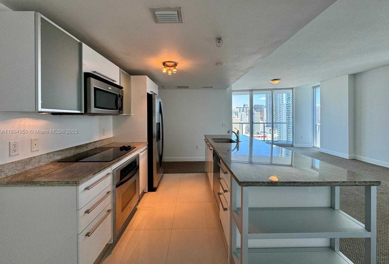 Small Image of 185 NW 7th St, Miami, FL 33136, USA Number 2