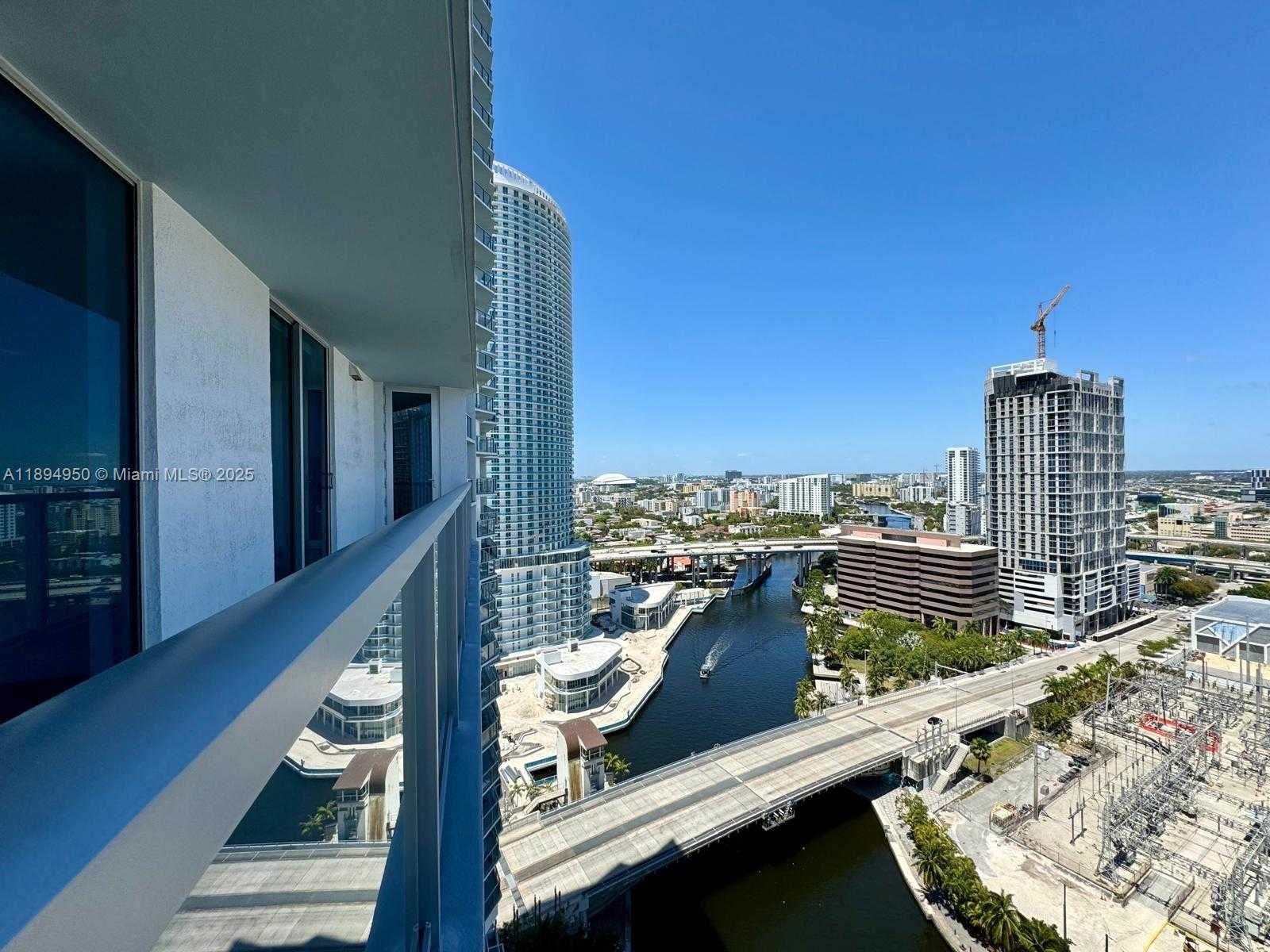 Small Image of 185 NW 7th St, Miami, FL 33136, USA Number 23