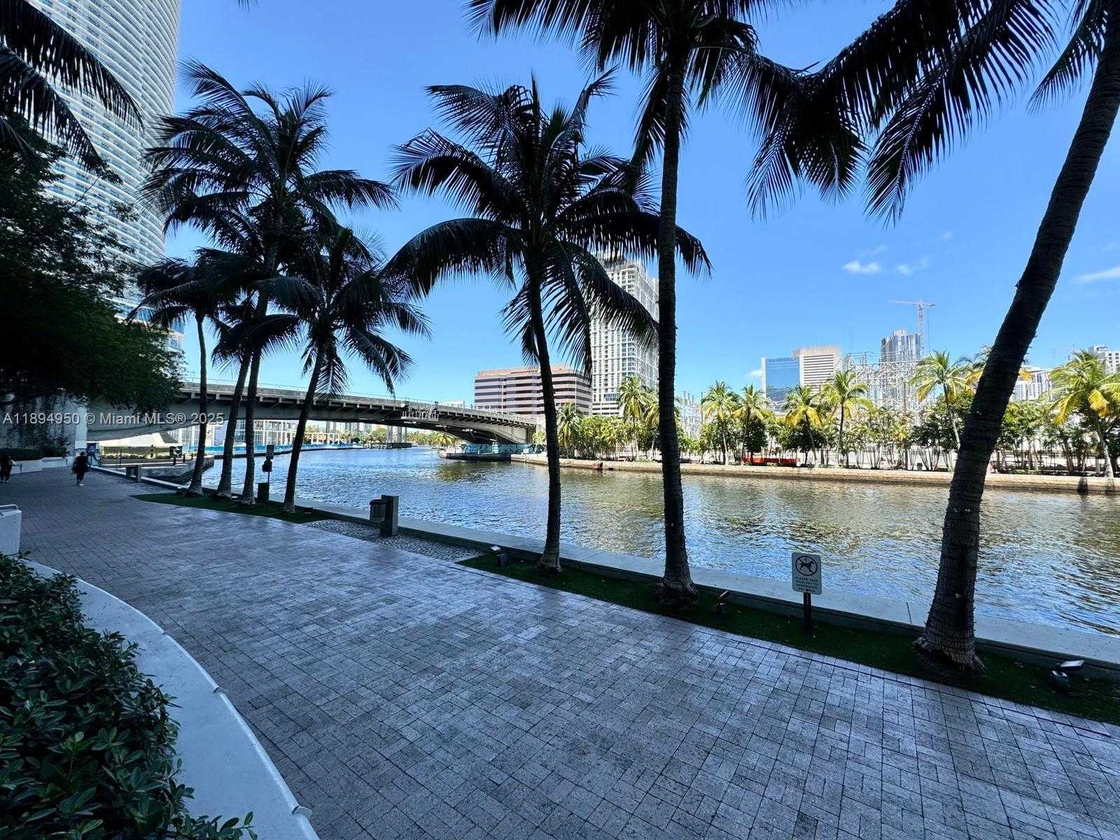 Small Image of 185 NW 7th St, Miami, FL 33136, USA Number 25
