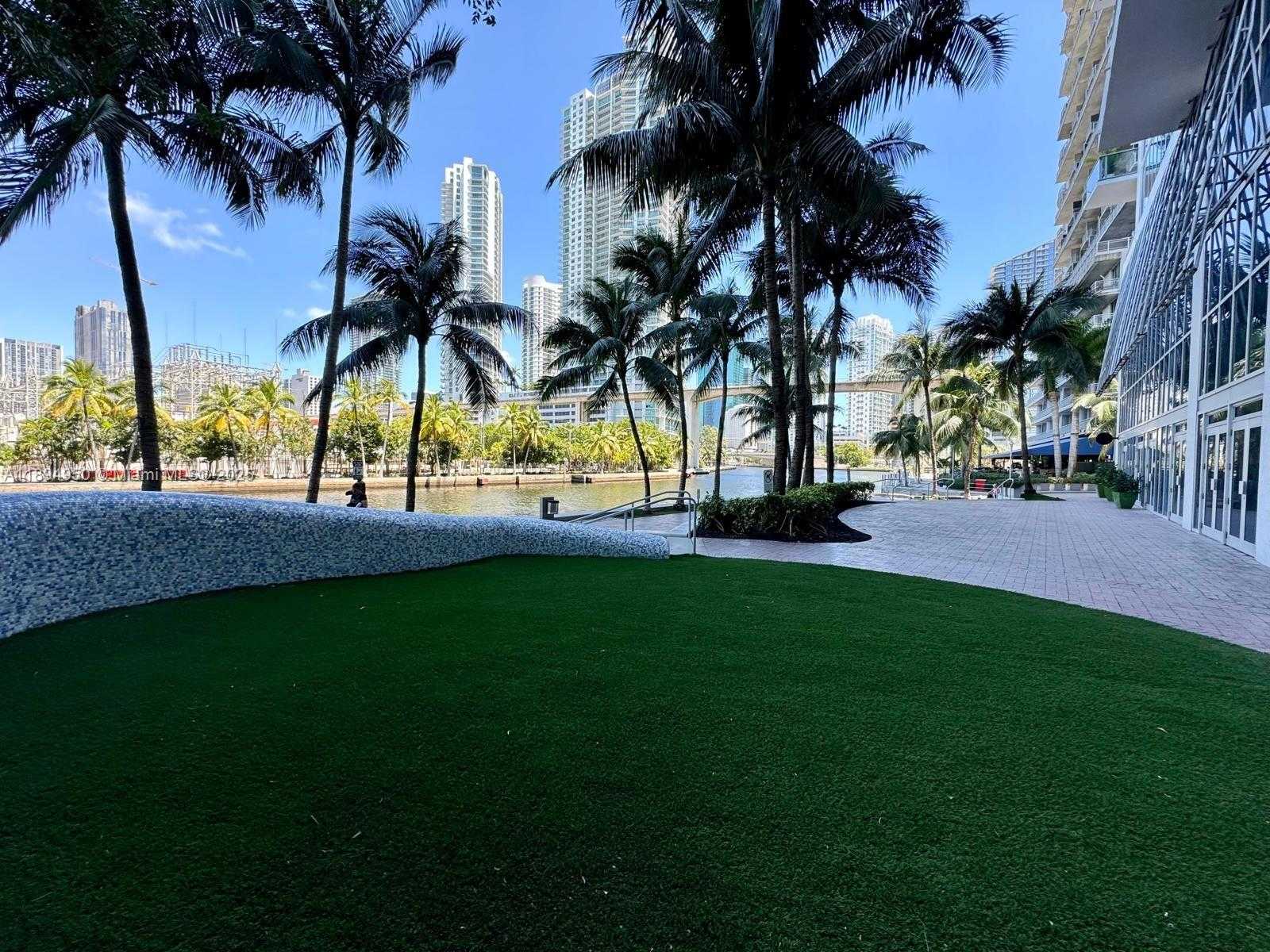 Small Image of 185 NW 7th St, Miami, FL 33136, USA Number 28