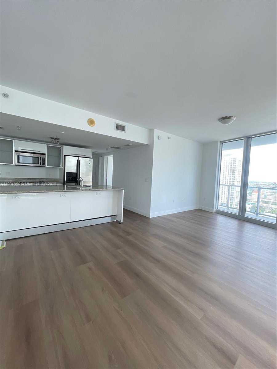 Small Image of 185 NW 7th St, Miami, FL 33136, USA Number 8