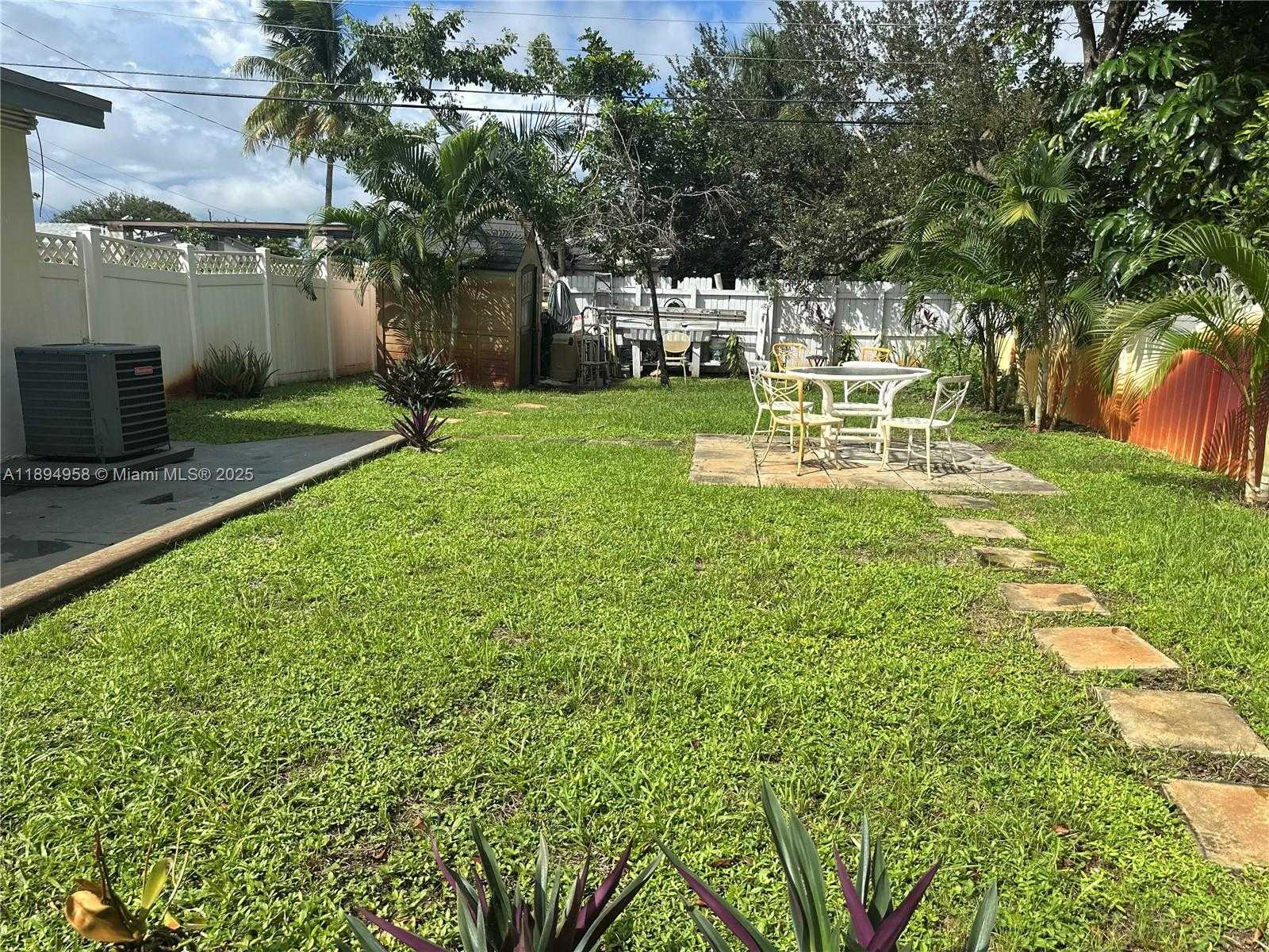 Small Image of 7121 TAFT ST #B, Hollywood Number 15