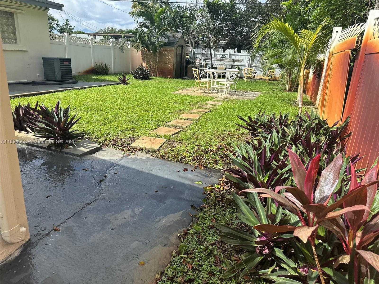 Small Image of 7121 TAFT ST #B, Hollywood Number 18