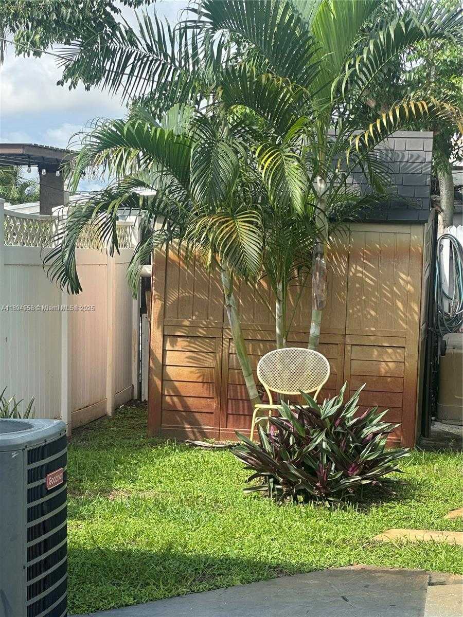 Small Image of 7121 TAFT ST #B, Hollywood Number 19