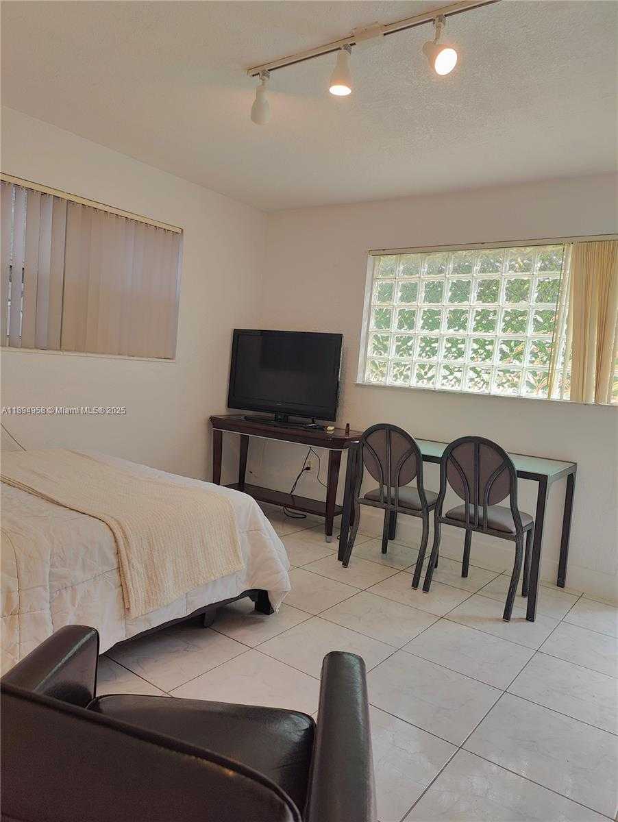 Small Image of 7121 TAFT ST #B, Hollywood Number 2