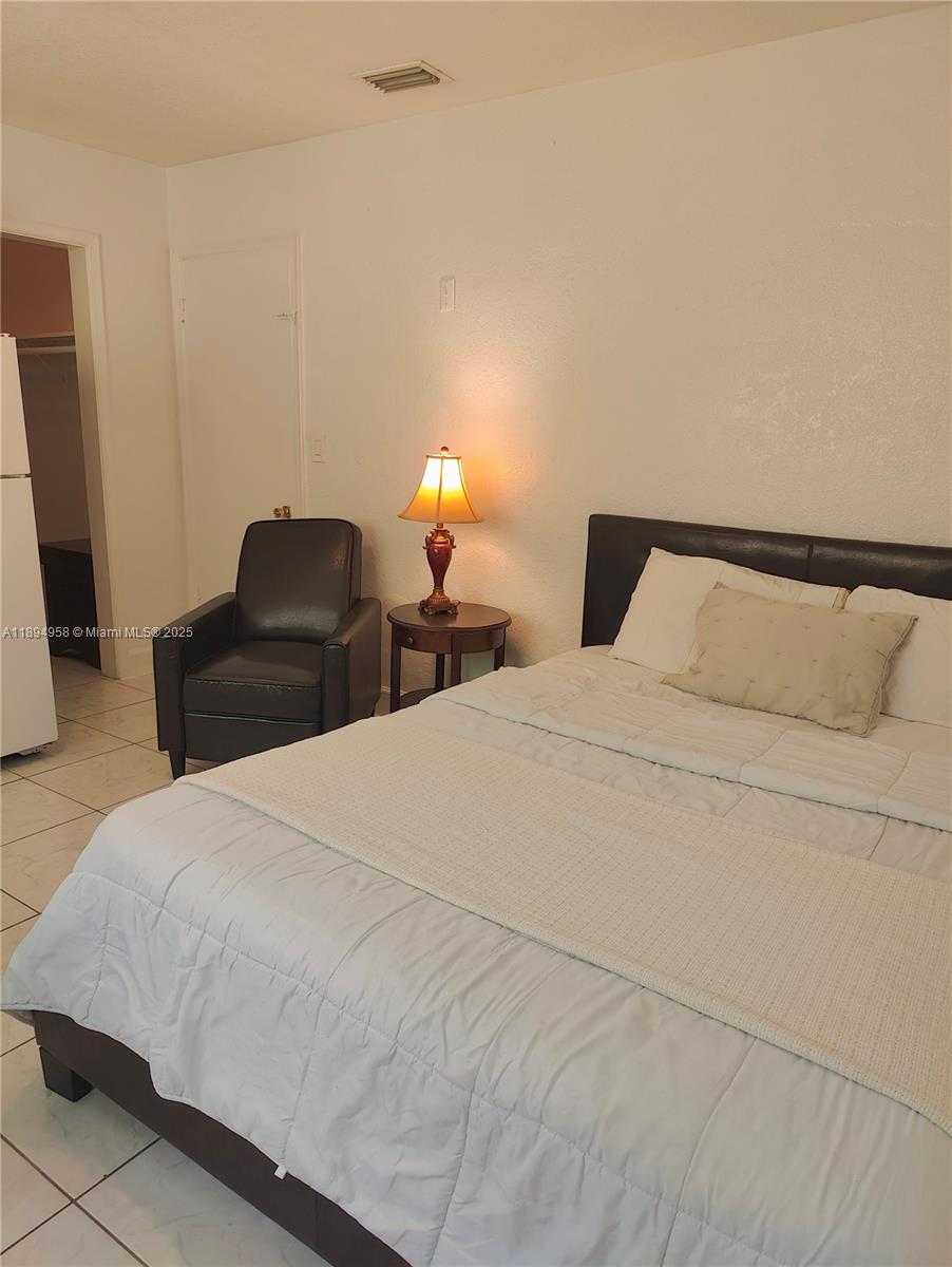 Small Image of 7121 TAFT ST #B, Hollywood Number 3